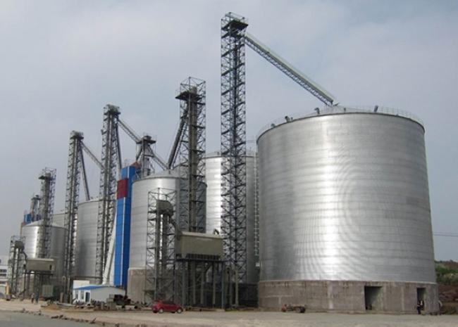 沙湾大型钢板库构造参数及水泥储存质量